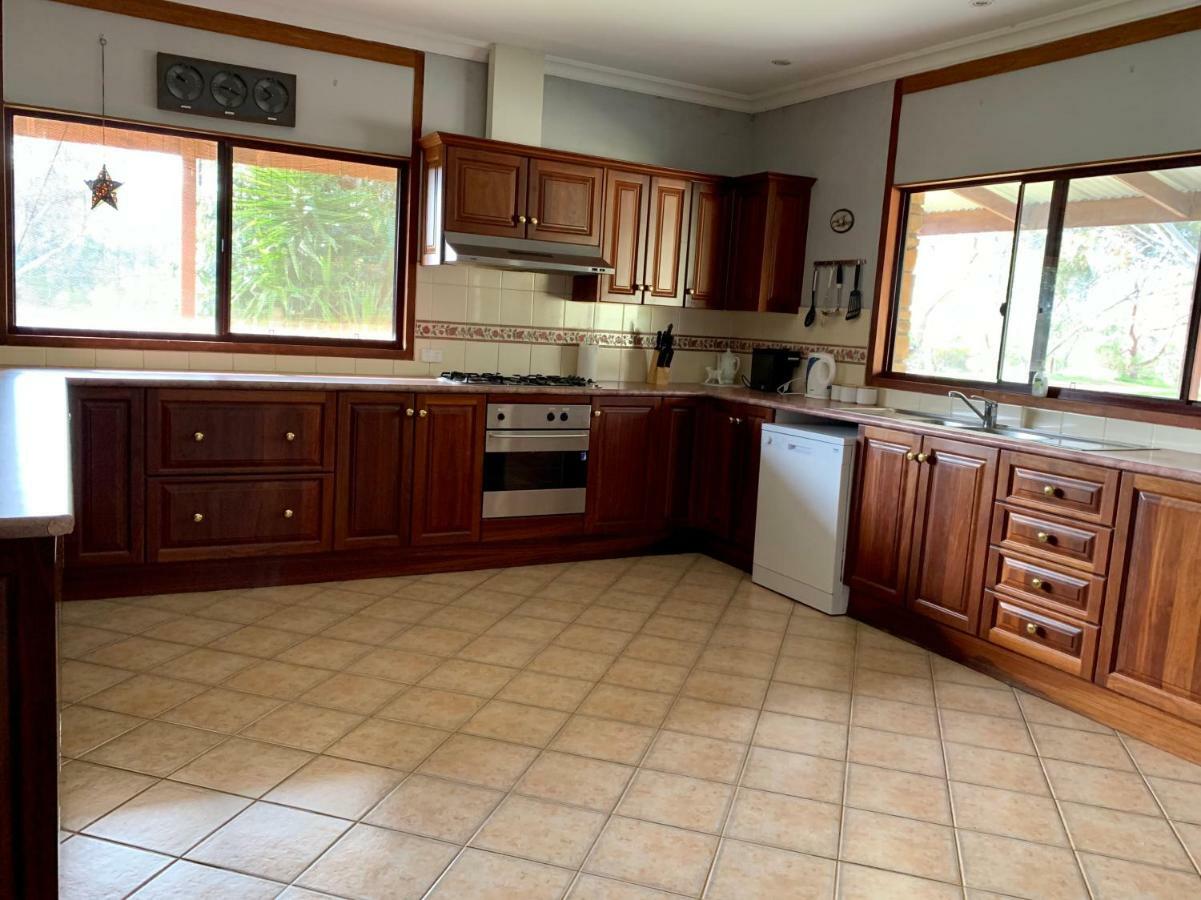 Bee'S Place - 3 Bedroom Home On 10 Acres Of Land With Distant Ocean Views Emu Bay Dış mekan fotoğraf